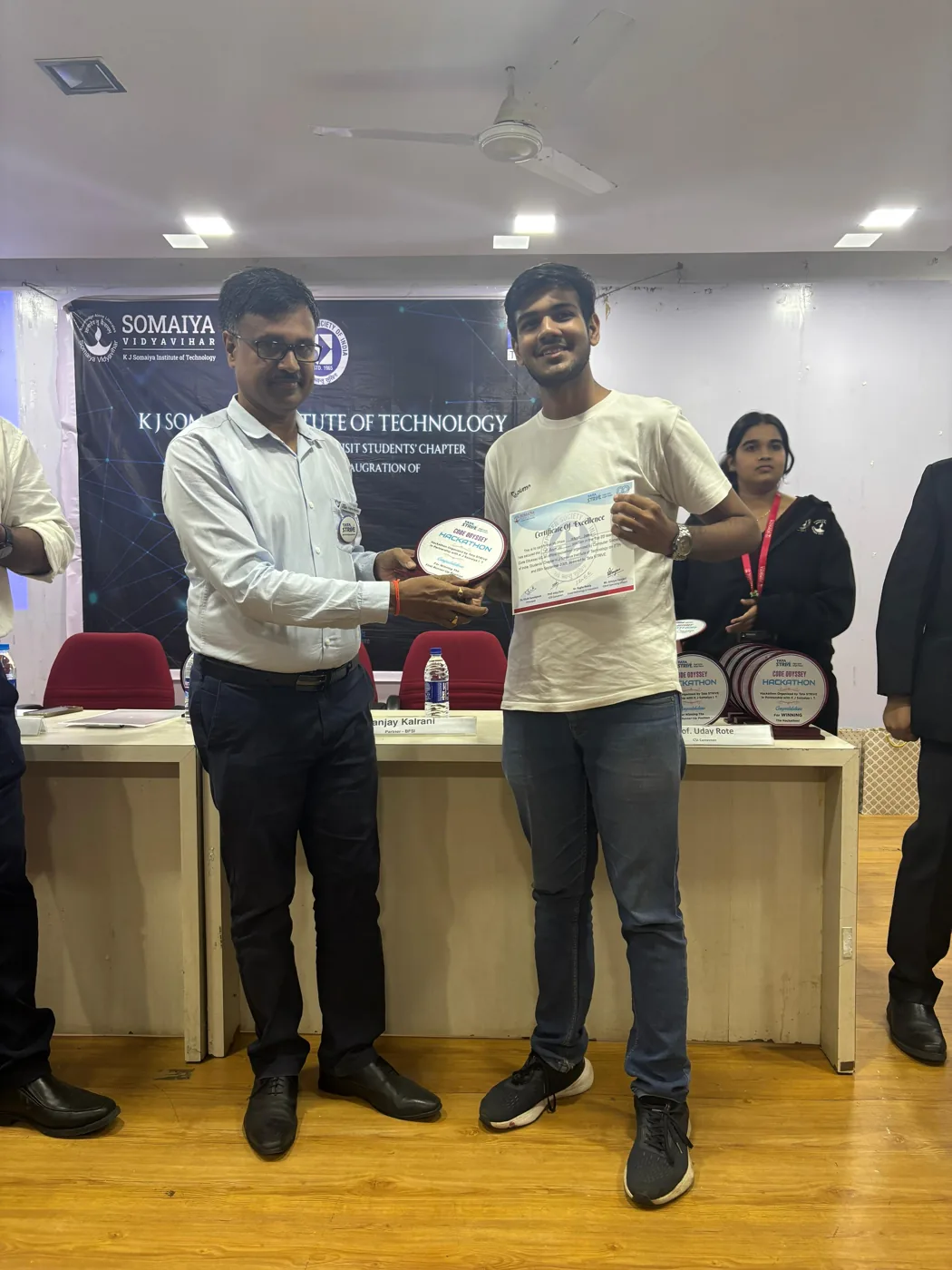 Hitansh receiving the runner-up trophy and certificate at Code Odyssey